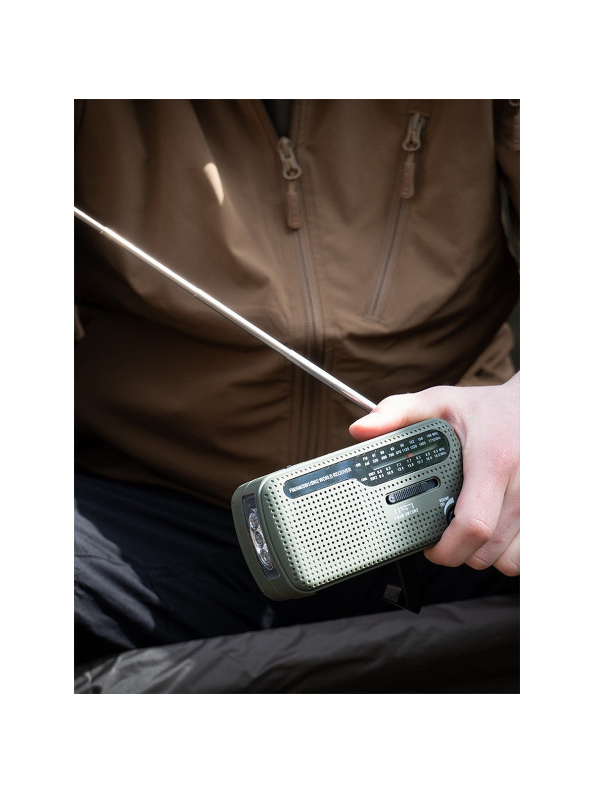 FOSCO INDUSTRIES Radio turystyczne solarne awaryjne korbka powerbank SW1/SW2/FM/AM Oliwkowe