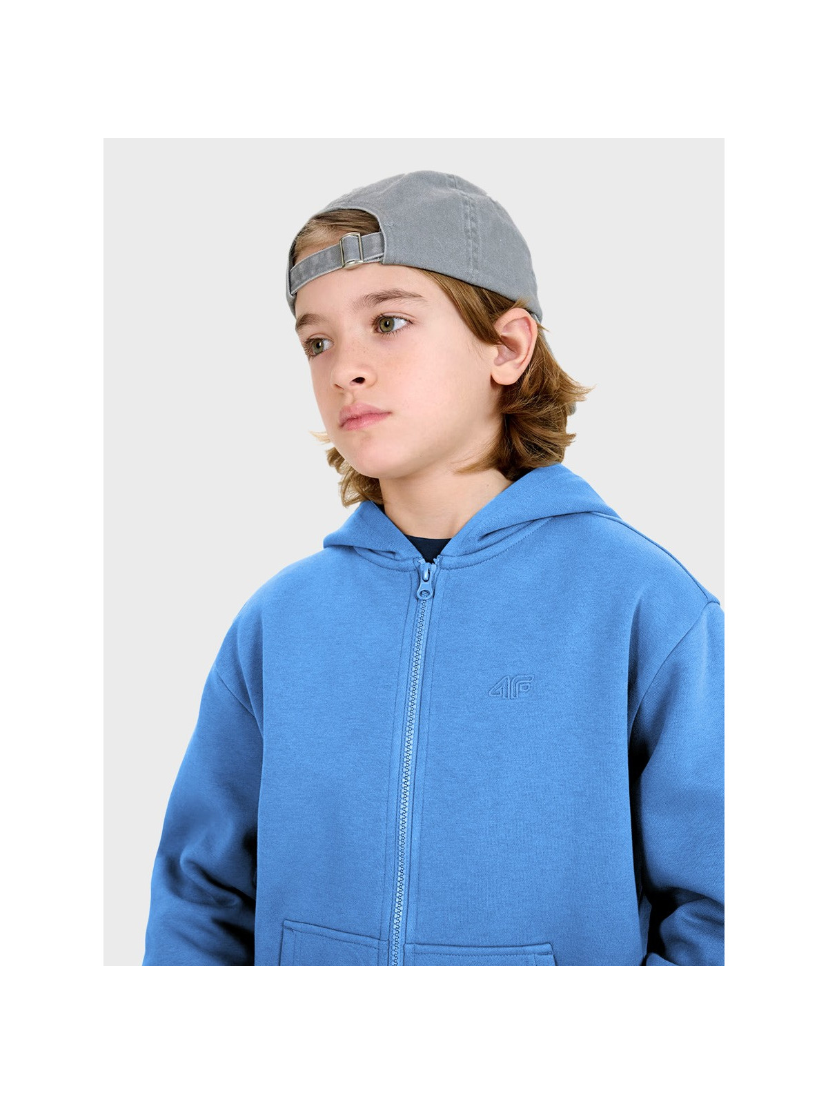 4F Bluza chłopięca dresowa TSWSM2324 z kapturem rozpinana denim 164