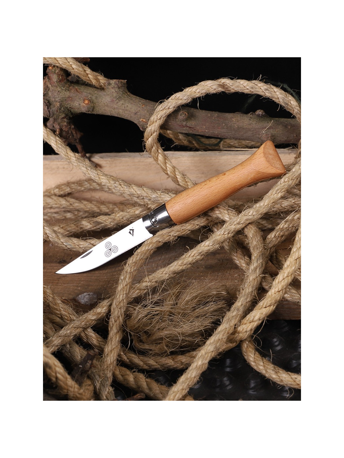 DOMINATOR URBAN COMBAT Nóż Beech Wood DREWNO BUK GRAWER triskelion