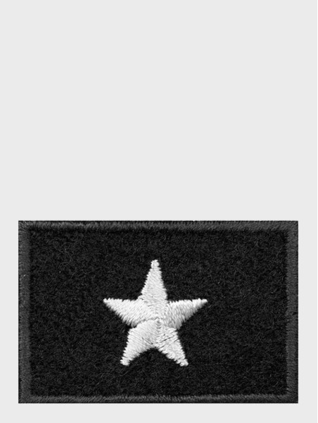 SPIN EMBLEMAT NA BERET CHORĄŻY CZARNY