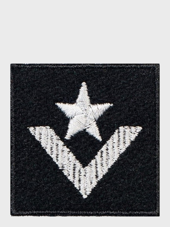 SPIN EMBLEMAT NA BERET MŁODSZY CHORĄŻY CZARNY