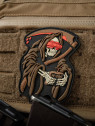 M-TAC Naszywka 3D FPV Operator Grim Reaper 9 x 6,5 cm PVC Coyote