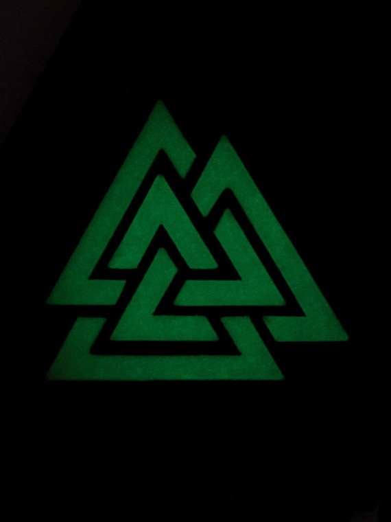 M-TAC NASZYWKA VALKNUT POZIOMA LASER CUT CZARNA/FLUORESCENCYJNA