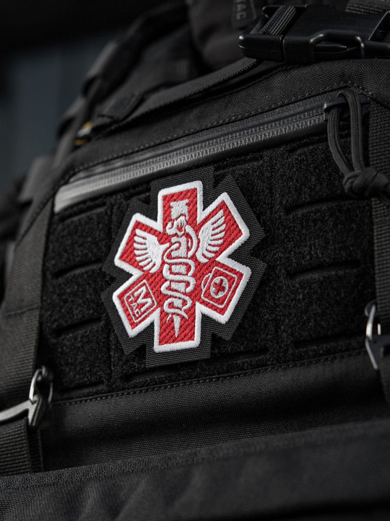 M-TAC NASZYWKA PARAMEDIC HAFTOWANA CZERWONA