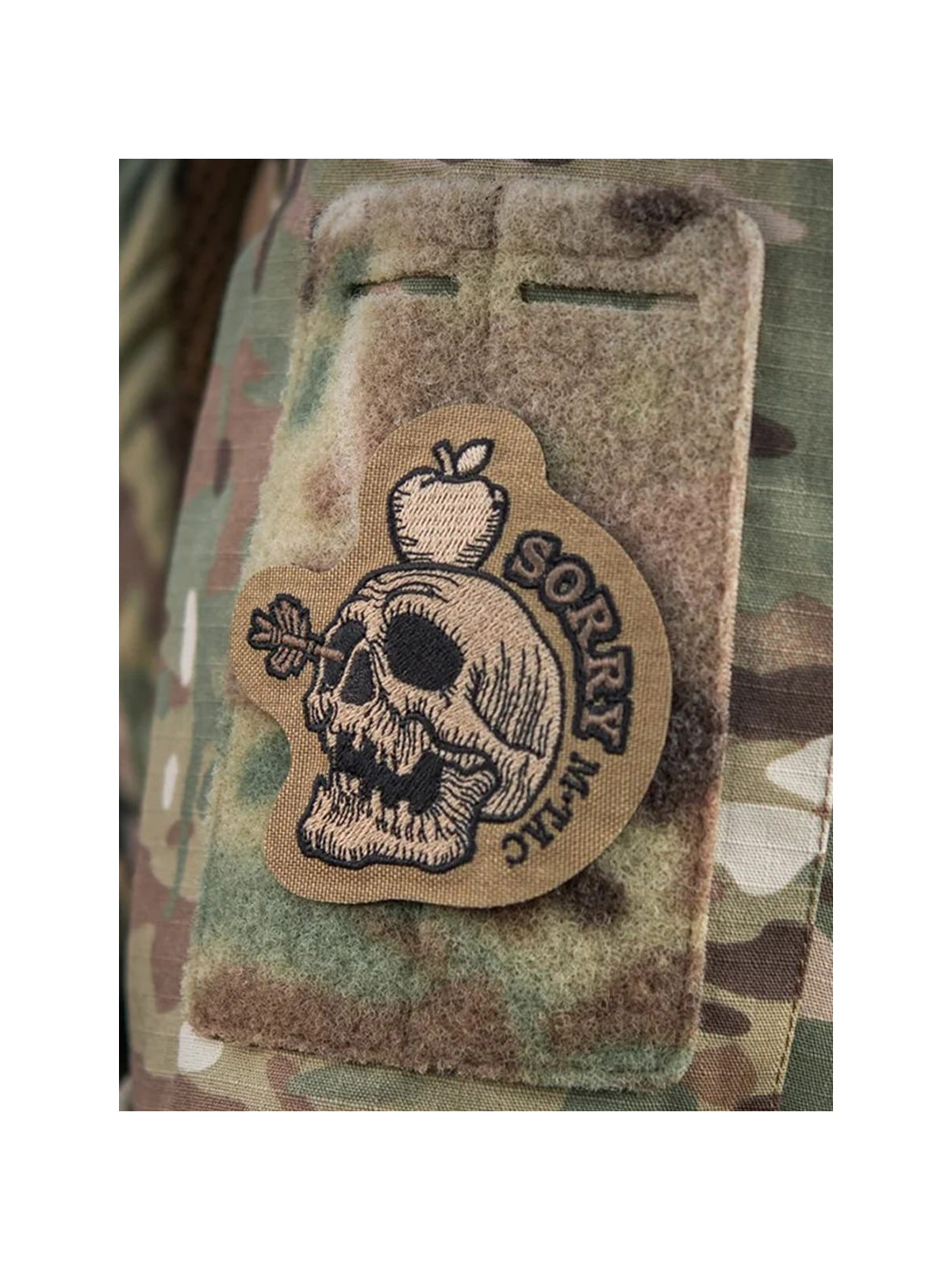 M-TAC NASZYWKA SORRY CZASZKA Z JABŁKIEM HAFTOWANA COYOTE