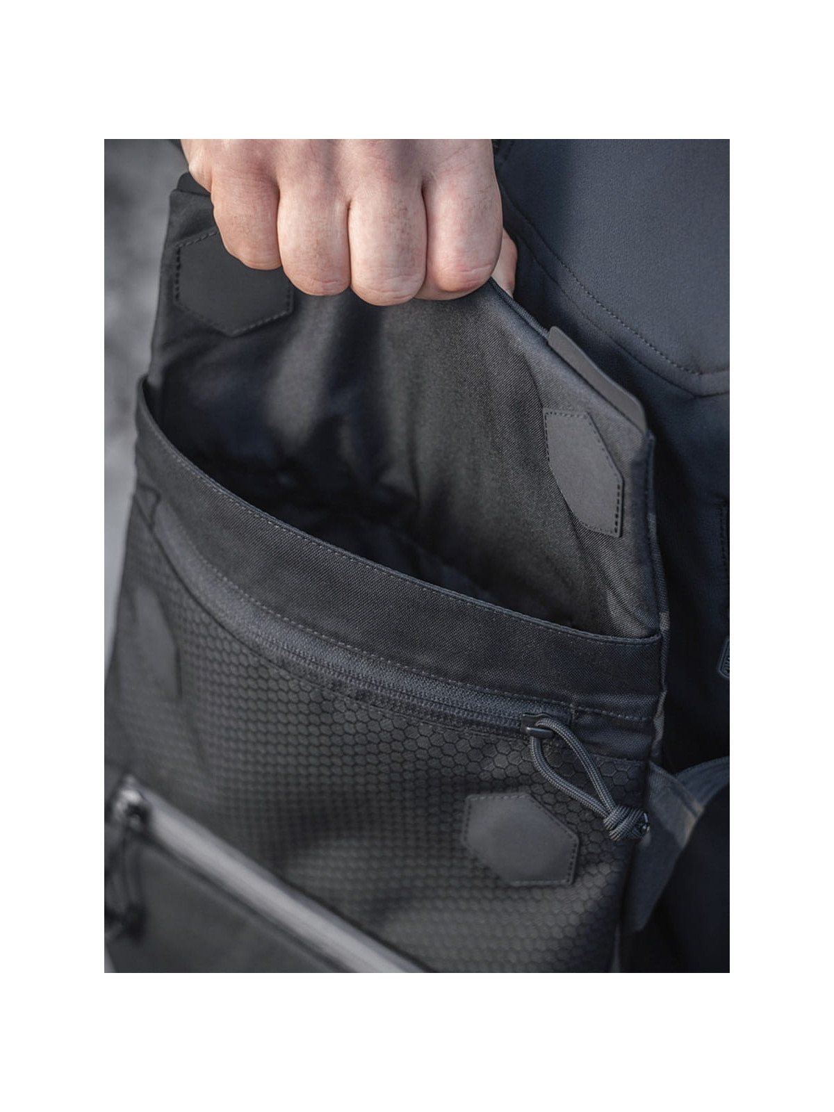 M-TAC TORBA NA RAMIĘ KONVERT ELITE MULTICAM BLACK/czarny