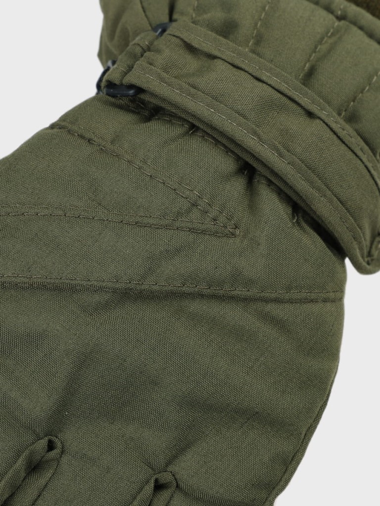 32b7d28b1d0443a70a4fe475ebcc7193