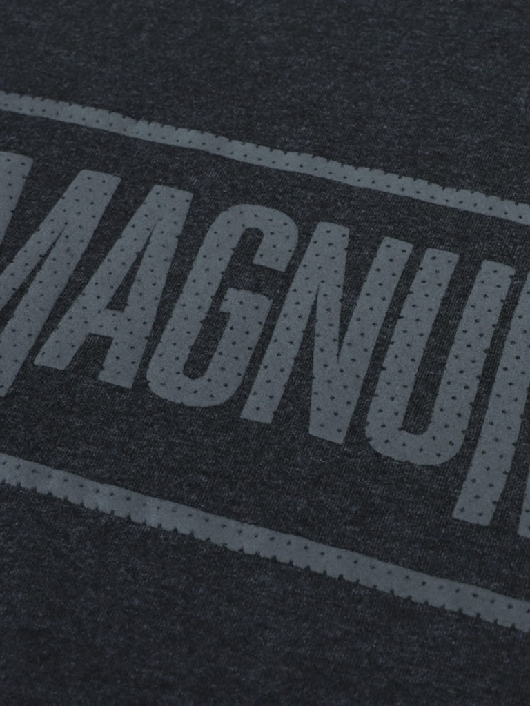 MAGNUM_T-Shirt_ESSENTIAL_2_0_BLACK_MELANGE_galeria_sklep_05.jpg