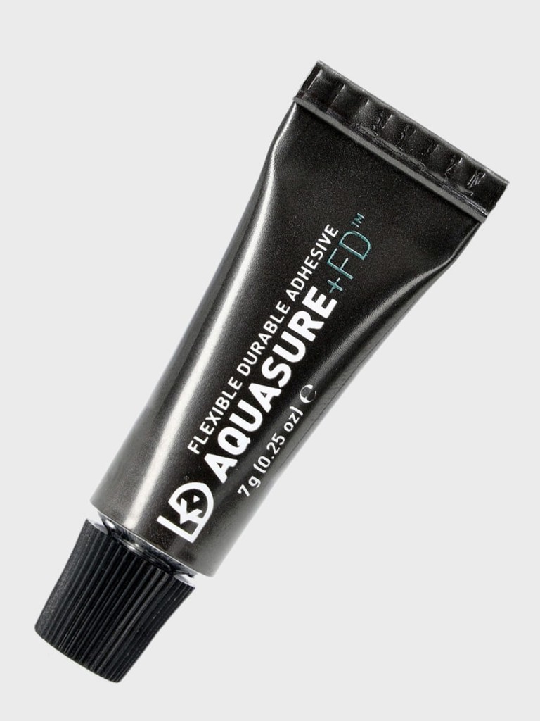 GearAid_Aquasure+FD_Flexible_Durable_Adhesive_2x7g_galeria_sklep_02.jpg