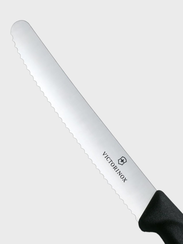 VICTORINOX_Nóż_6_7833_ostrze_ząbkowane_czarne_galeria_sklep_02.jpg