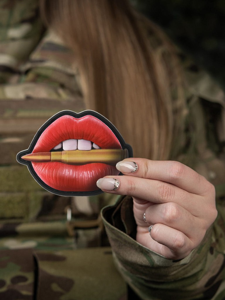M-Tac_Naszywka_usta_PVC_Red_galeria_SKLEP_06.jpg